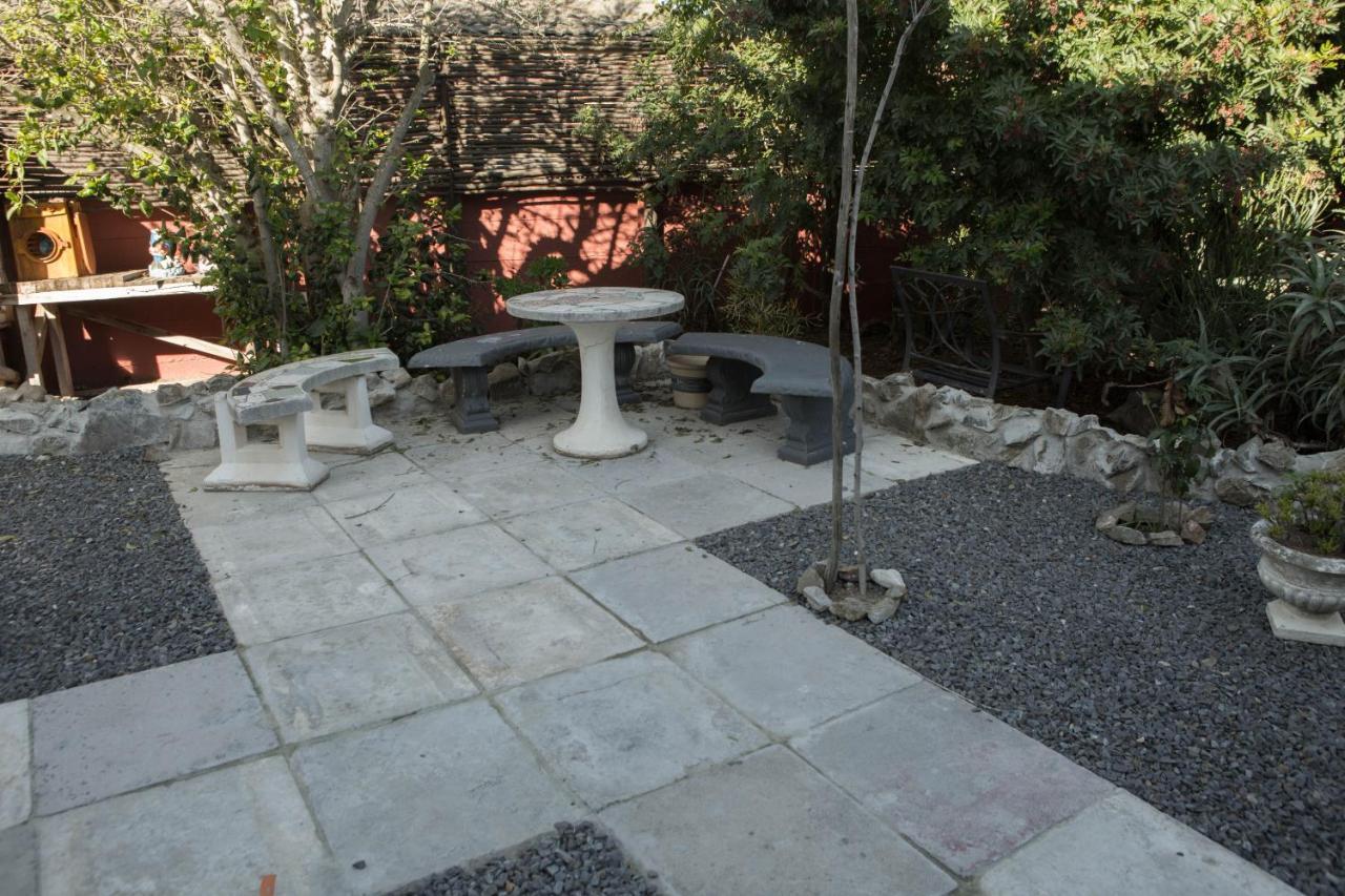 Peaceful 1-Bedroom Flatlet, 10 Min From The Beach ケープタウン エクステリア 写真