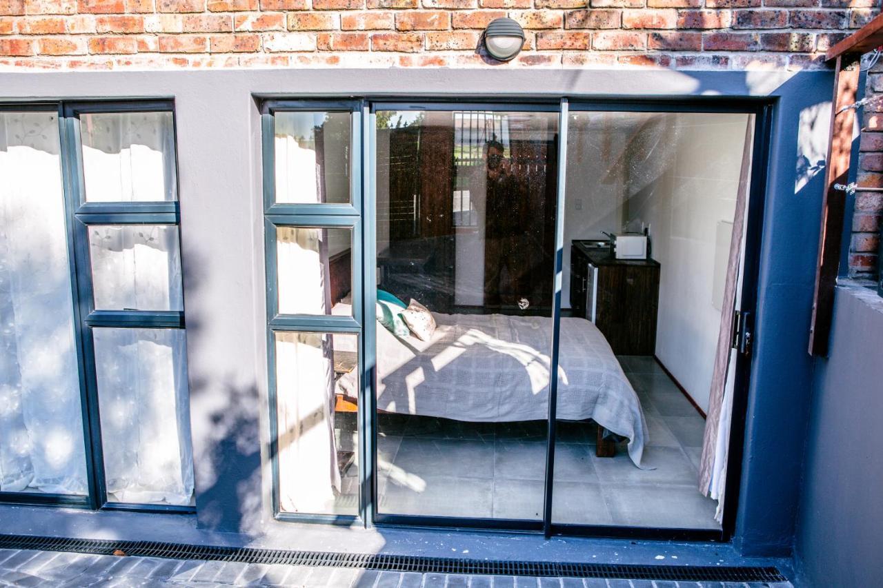 Peaceful 1-Bedroom Flatlet, 10 Min From The Beach ケープタウン エクステリア 写真