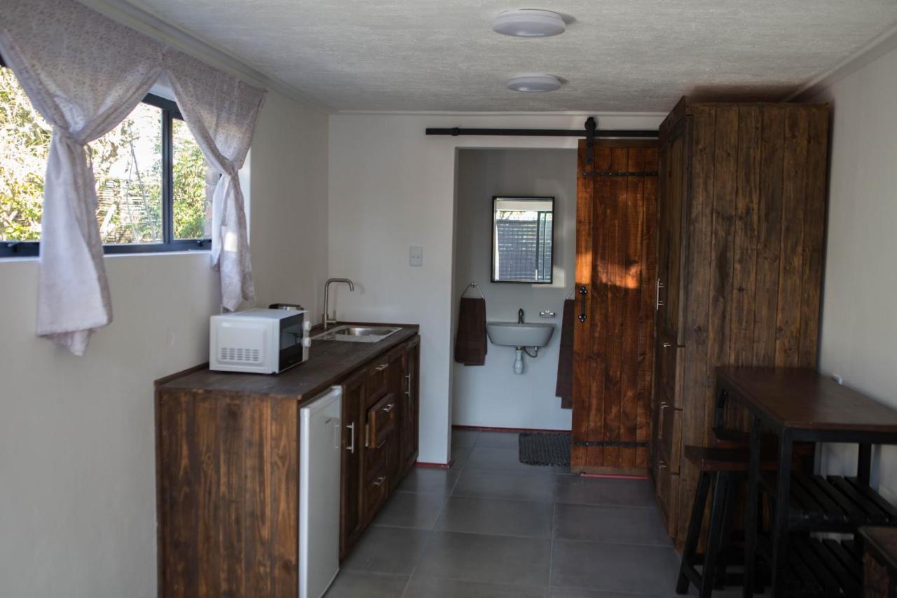 Peaceful 1-Bedroom Flatlet, 10 Min From The Beach ケープタウン エクステリア 写真