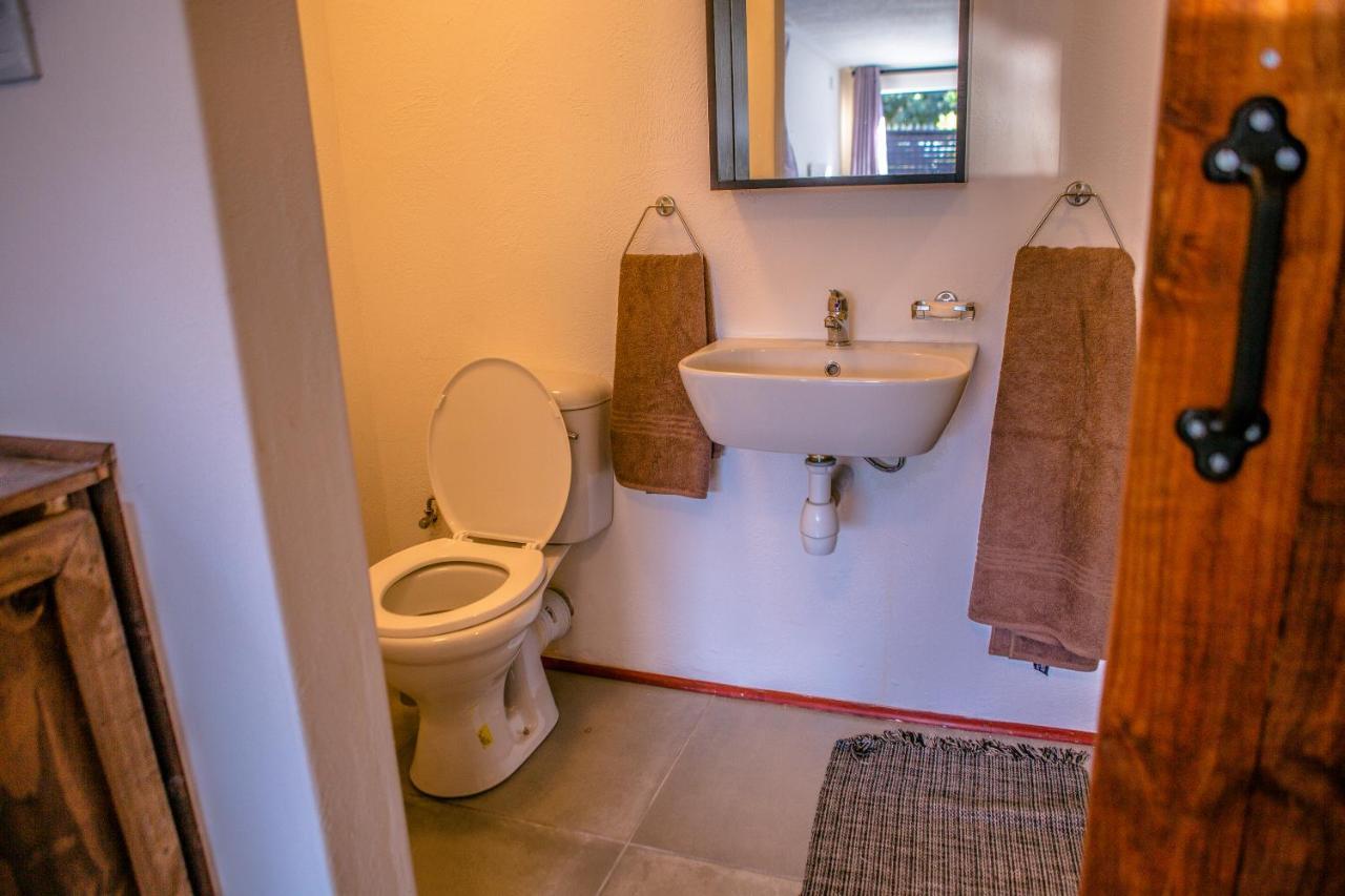 Peaceful 1-Bedroom Flatlet, 10 Min From The Beach ケープタウン エクステリア 写真