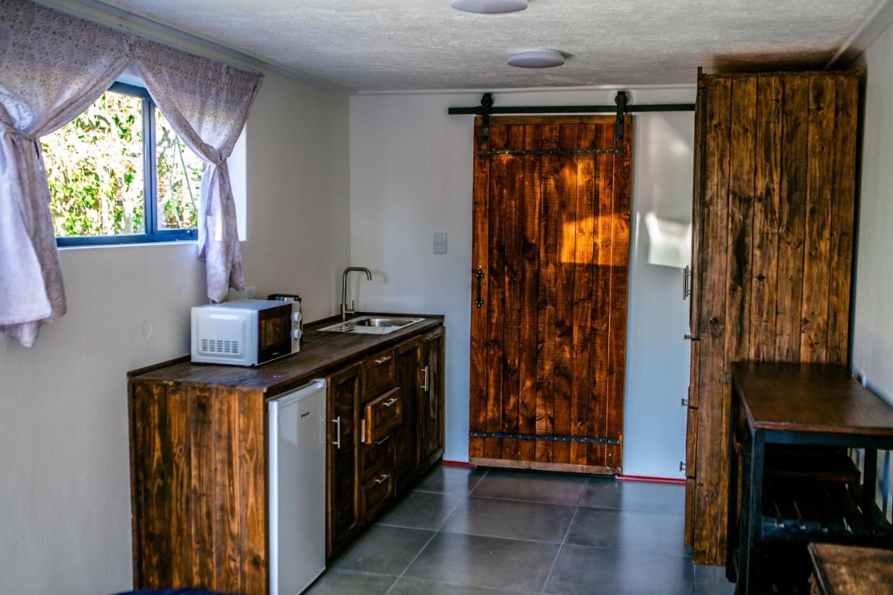 Peaceful 1-Bedroom Flatlet, 10 Min From The Beach ケープタウン エクステリア 写真